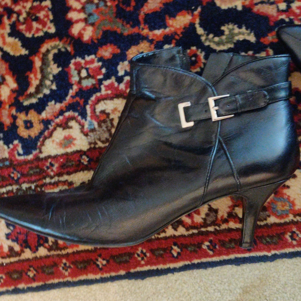 Bandolino pointy booties EUC